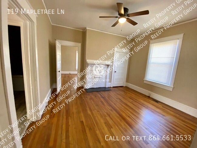 Building Photo - Spacious home with many great features!