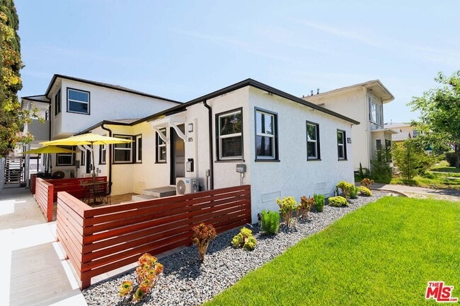 Foto del edificio - 815 W Glenoaks Blvd