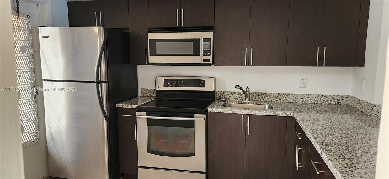 Foto principal - 303 NE 187th St