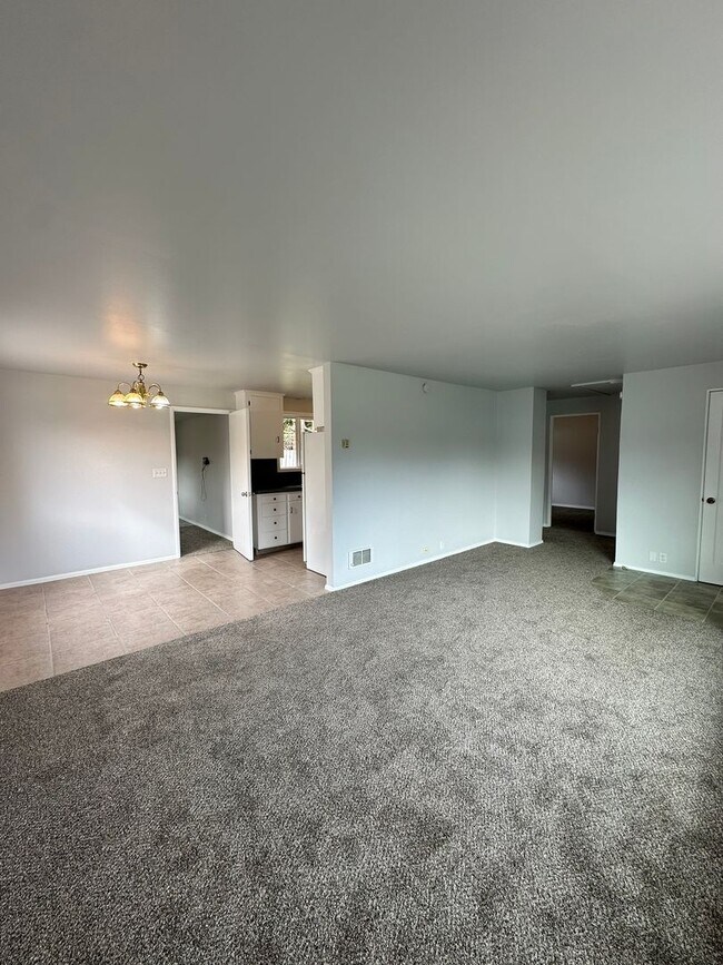 Building Photo - Fully Renovated 3 Bedroom Home
