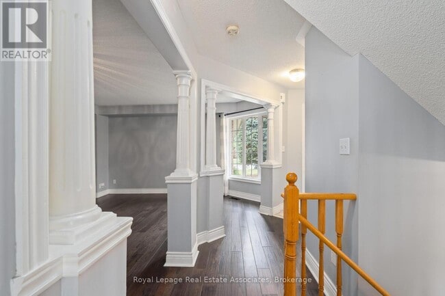 Building Photo - 149 Mowat Crescent