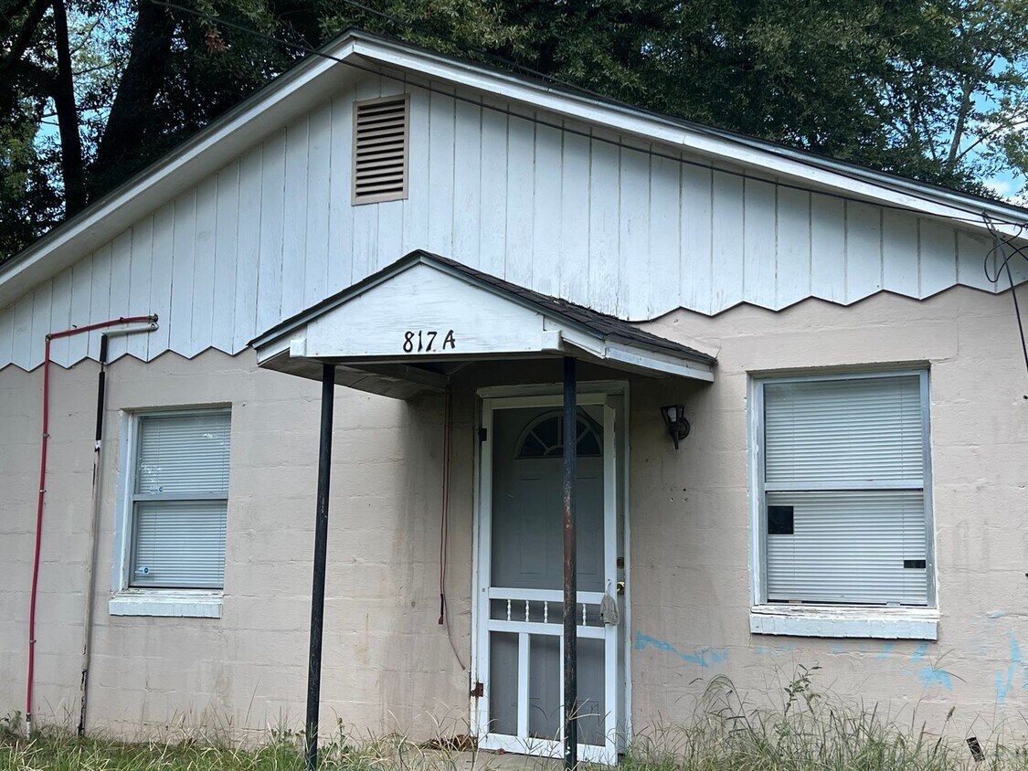Primary Photo - 817 Byron Road