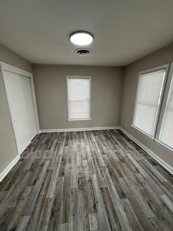 Foto del edificio - 325 Rich Ave