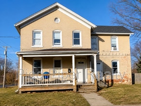Building Photo - 504 E Winneshiek St