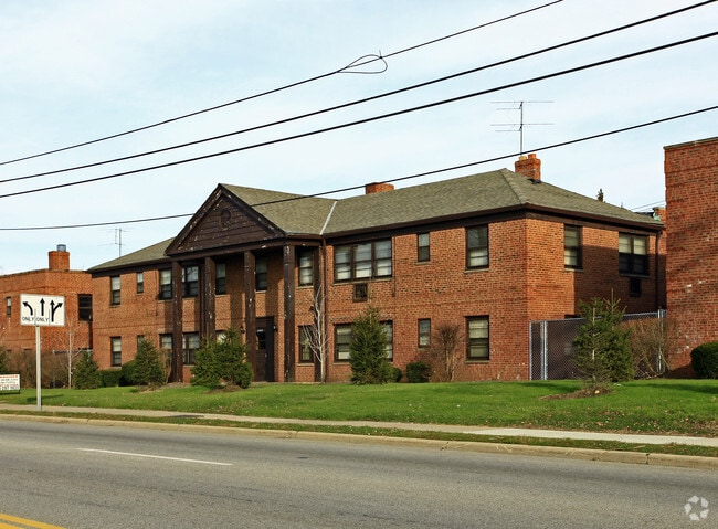 Building Photo - 2051-2059 Warrensville Center Rd