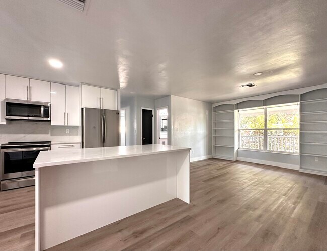 Building Photo - 1455 NE Silver Maple Way