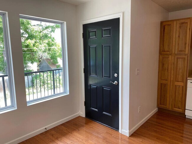 Foto del edificio - 411 E Scott St