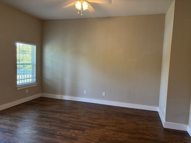 Building Photo - Colorful 2/2 Townhomes in Sherman! FREE MONTH!