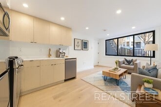 Building Photo - Newly Renovated 2 Bedroom in Bushwick