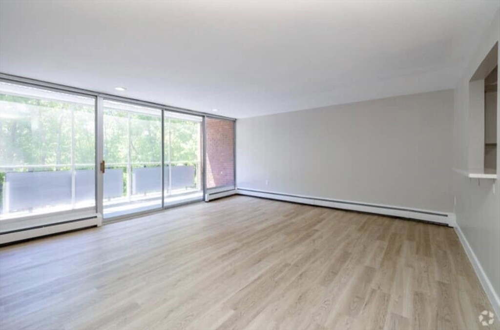 Primary Photo - 7 Stonehill Dr