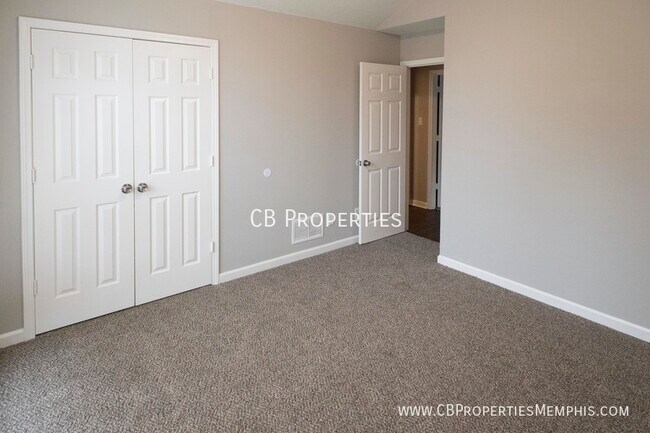 Building Photo - HALF OFF ONE MONTH RENT!!