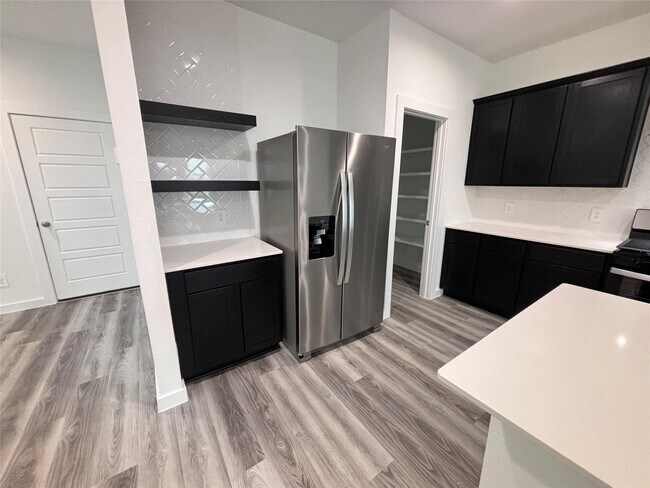 Foto del edificio - 3032 Crown Gate Dr