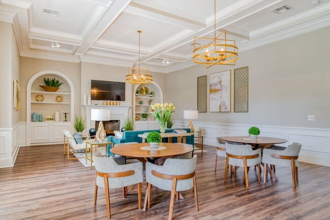 Interior Photo - Veranda Knolls