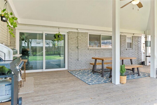 Foto del edificio - 9655 Meadowland Dr