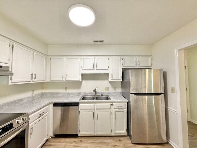 Building Photo - 306 Applecross Dr
