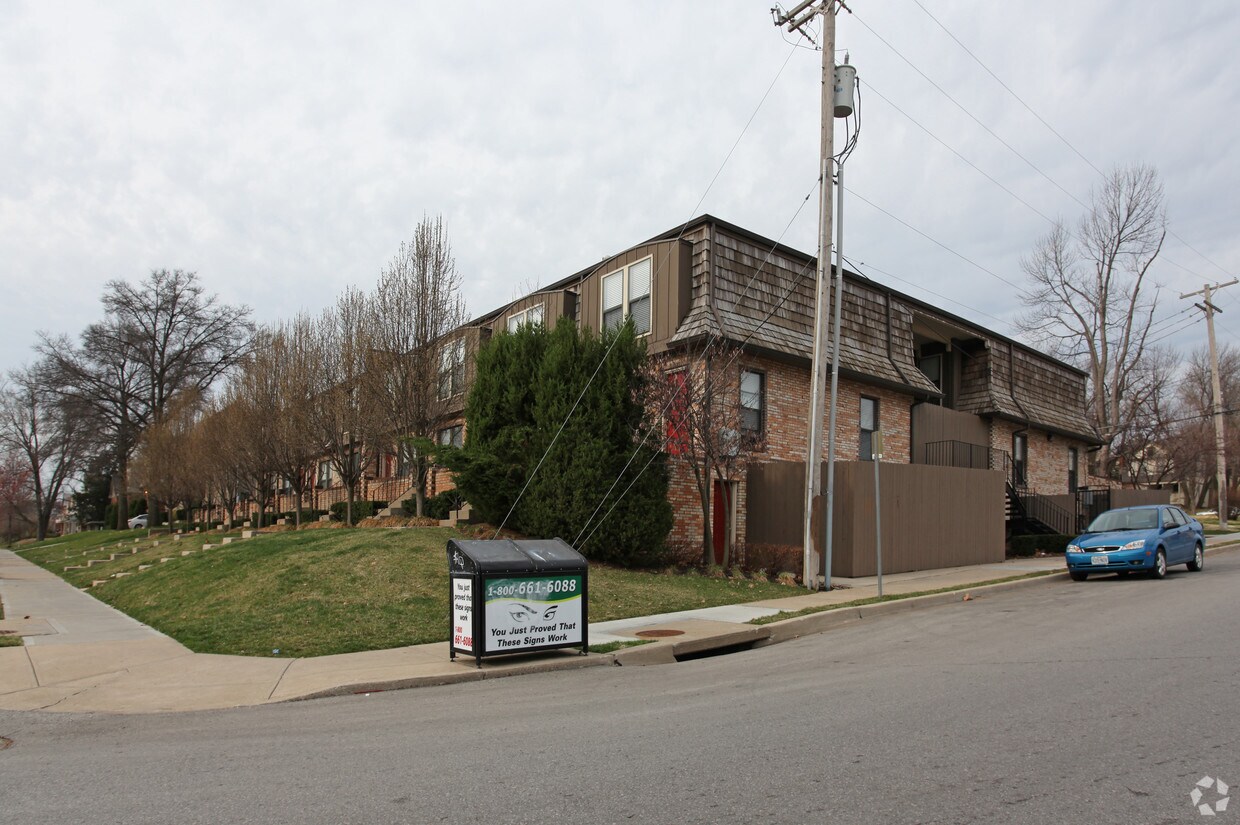 Building Photo - 4000 Oak St