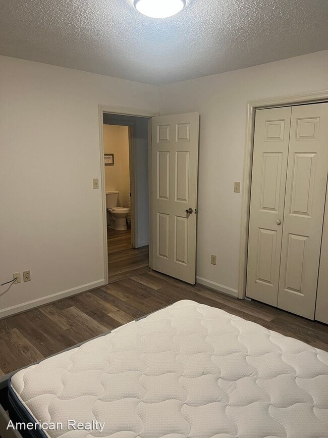 Building Photo - 2 br, 1 bath House - 208 hill drive