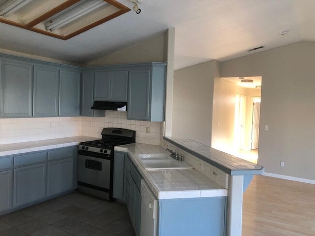 Kitchen + hallway - 1634 Fir Dr