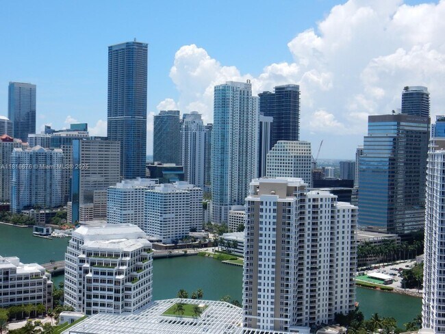 Building Photo - 848 Brickell Key Dr