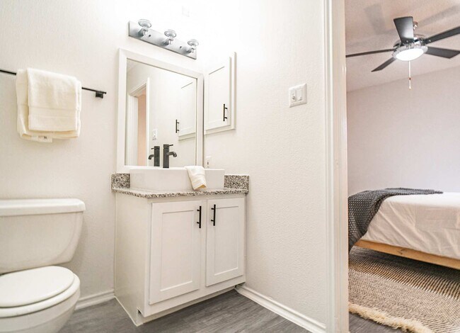 Foto del edificio - 12330 Metric Blvd