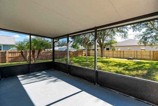 Foto del edificio - 2056 SW Grant Ave