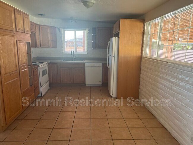 Foto del edificio - 8501 E Kenyon Dr