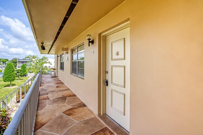 Foto del edificio - 314 Normandy Ln