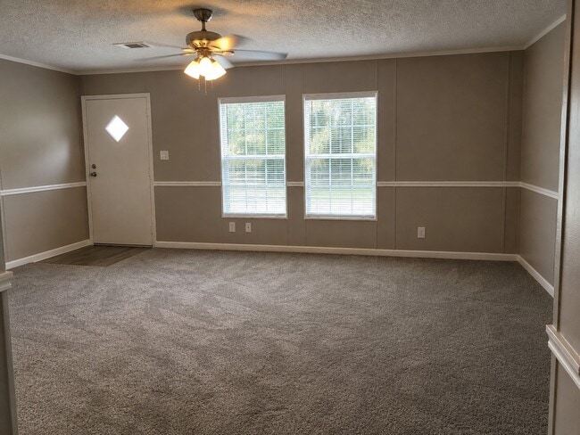 Building Photo - 2914 Vern Dr