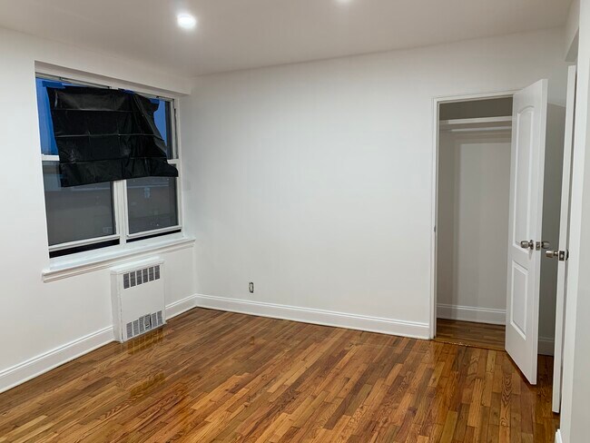 Bed 1 - 5205 39th Rd