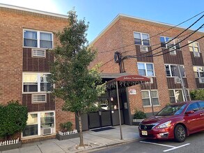 Building Photo - 133 33rd St