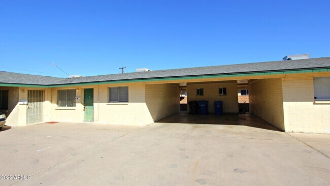 Foto del edificio - 826 E 4th Pl