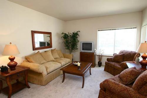 Primary Photo - 460 W Huron St