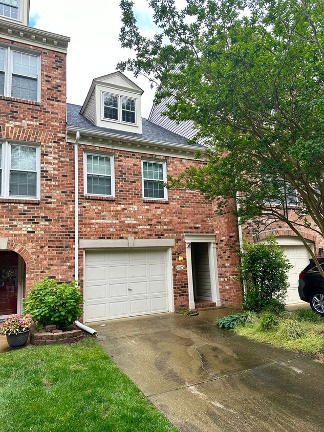 Foto principal - 687 Todd Trail, Newport News, VA 23602