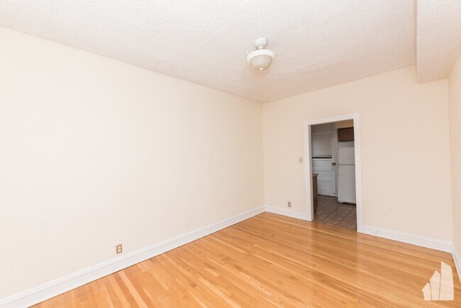 Foto del edificio - 3525 N Racine Ave