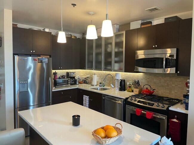 Building Photo - 232 PAVONIA Ave