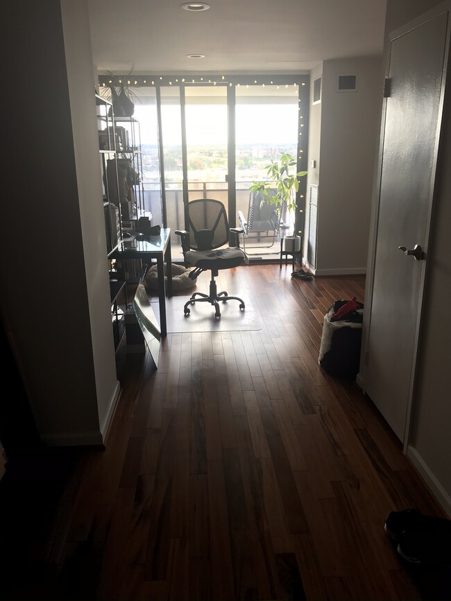 Foto del edificio - 250 S Reynolds St