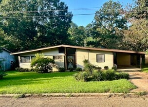 Building Photo - 1063 Capri Cir
