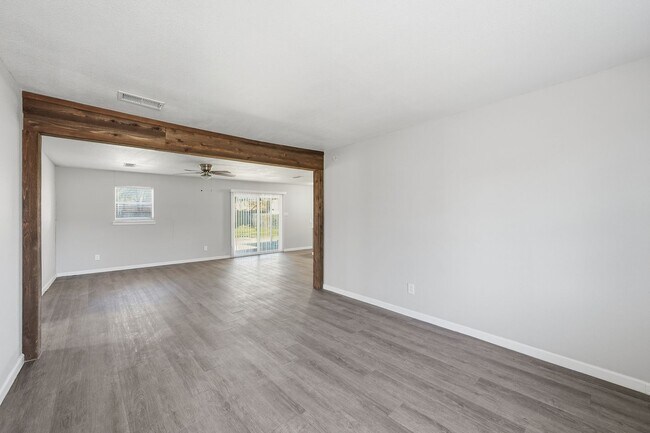 Foto del edificio - 2721 Ash Park Dr
