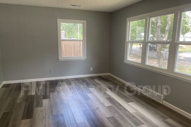 Foto del edificio - 2413 SW Mission Ave