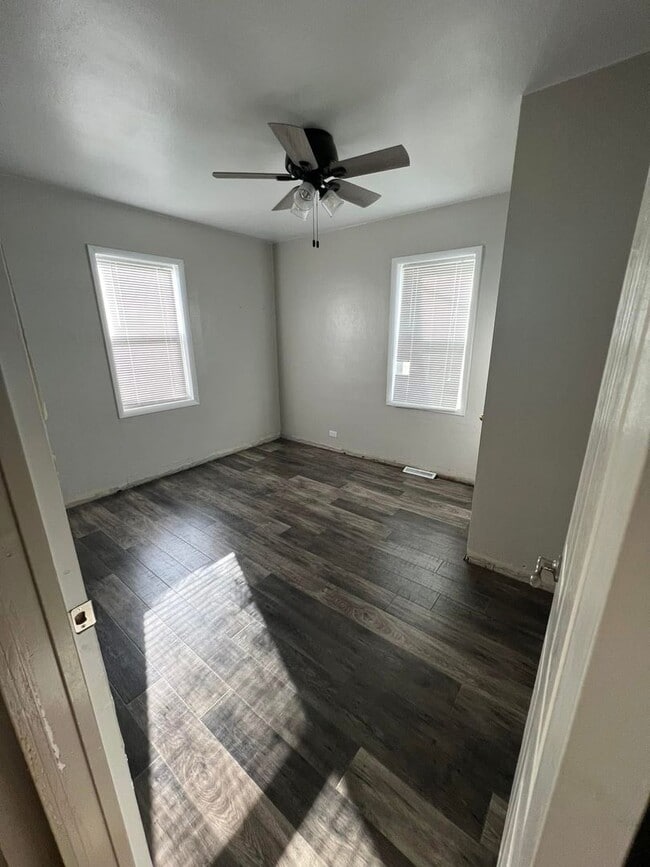 Building Photo - Charming 3 Bedroom Home with Garage