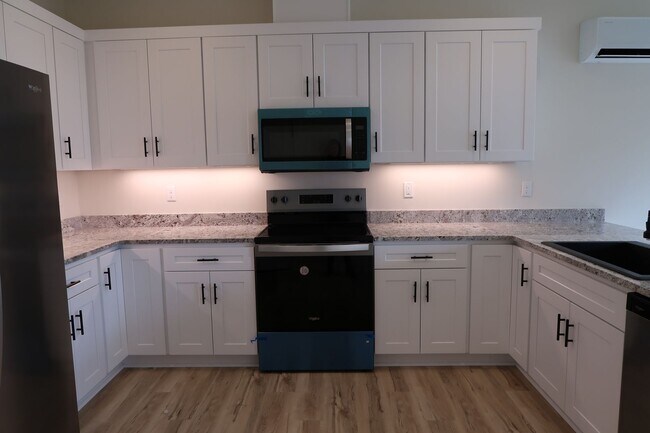 Foto del edificio - Seven Oaks Luxury Duplexes - New, Light, Bright, and Spacious!!