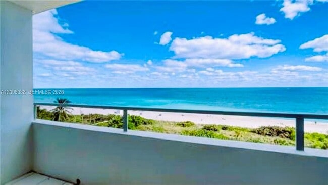 Foto del edificio - 5555 Collins Ave