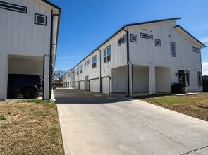 Building Photo - 2112 Shea Rd