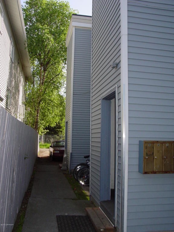 Building Photo - 420 E 14th Ave