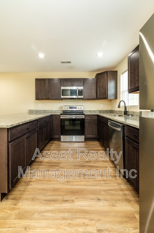 Foto del edificio - 910 Warrior Hill Dr