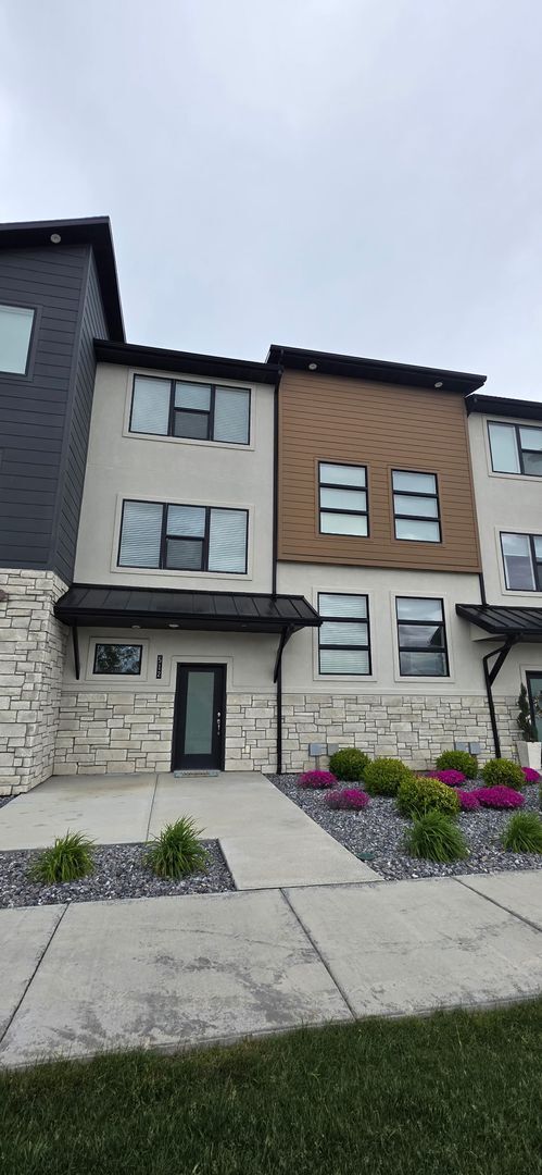 Foto del edificio - Rockwell Townhome in American Fork - For Rent - 3 Bedroom 2.5 Bath - Pool & Clubhouse