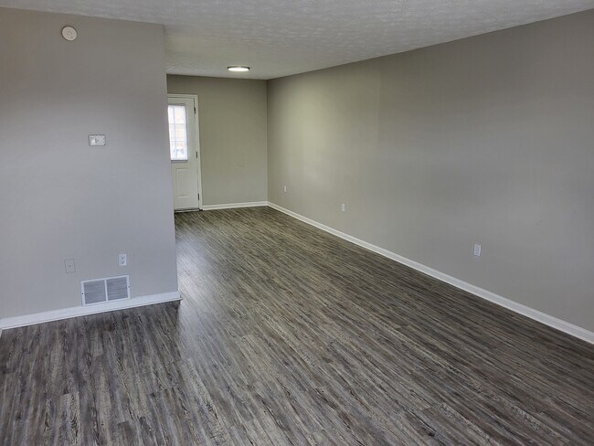 Foto del edificio - 335 Churchill Dr