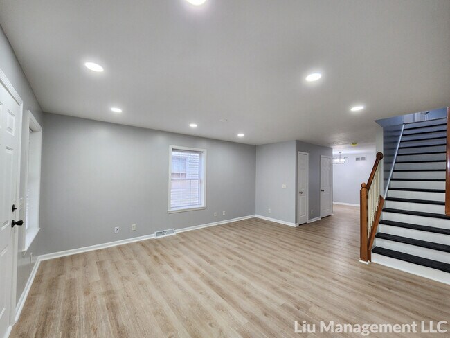 Foto del edificio - 1042 N Traub Ave