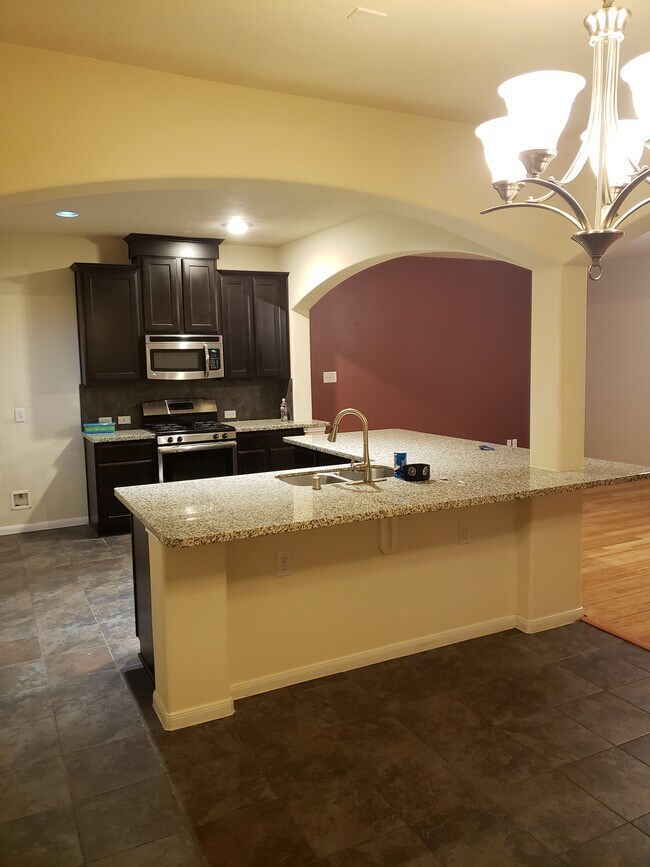 Cocina moderna - 14630 Durham Chase Ln