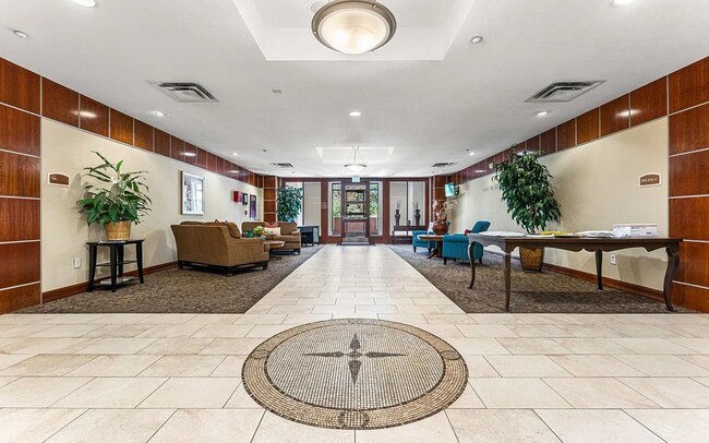 Vestíbulo - 2200 S University Blvd
